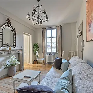 Apartamento Au Coeur Des Papes, Dans Batisse De Charme & En Coeur De, Avinhão